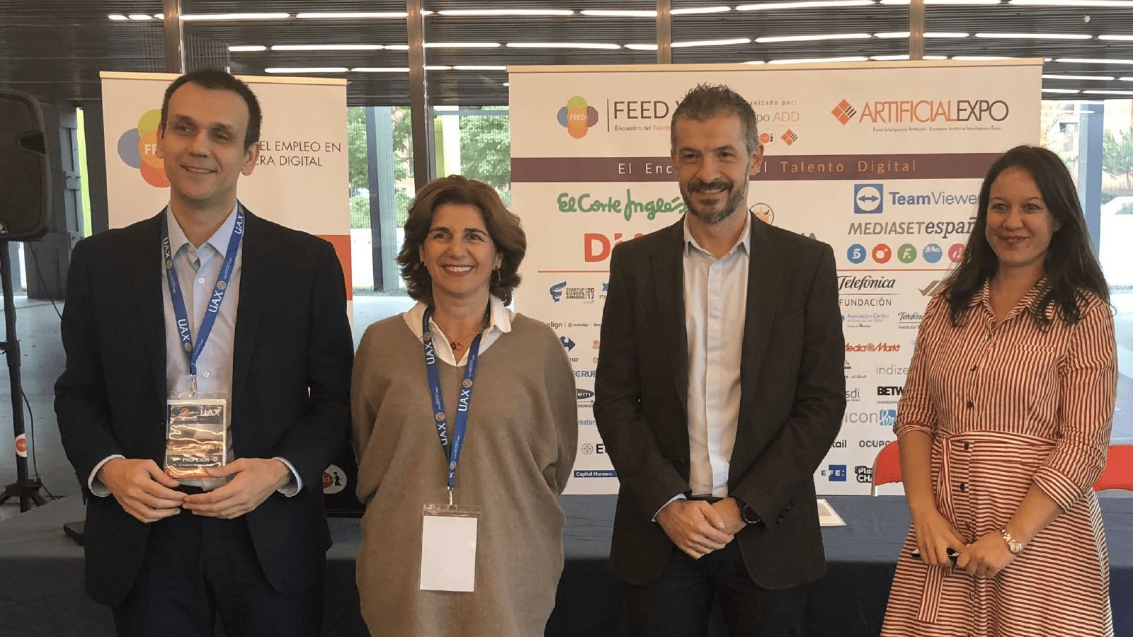 Telefónica y Vodafone galardonadas con el II Premio a la Digitalización de la Función de Recursos Humanos DCH – FEED 1 Mesa de trabajo 1 1 1 1