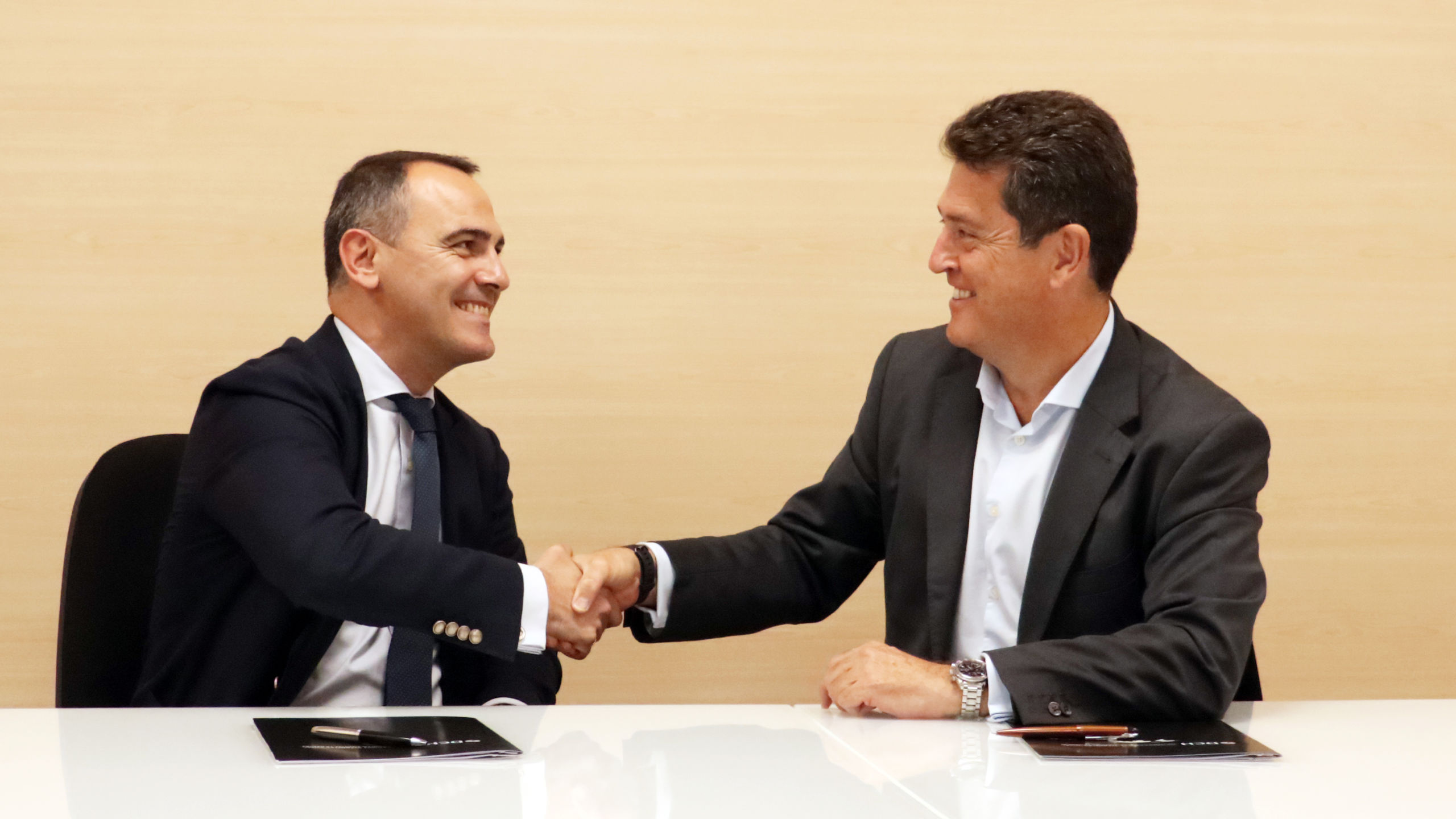 Eurofirms Group se incorpora a DCH como partner en España Firma Eurofirms DCH scaled