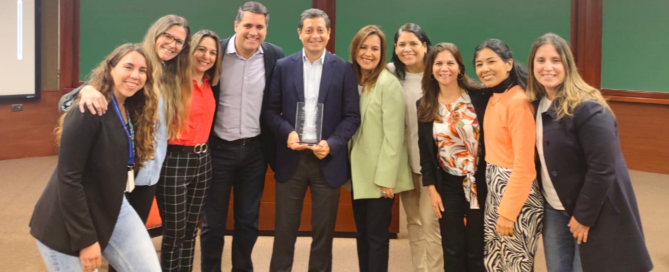 Luis Felipe Castellanos, CEO de Interbank, recibe el III Premio CEO DCH Perú a la Excelencia en la Dirección de Personas 1