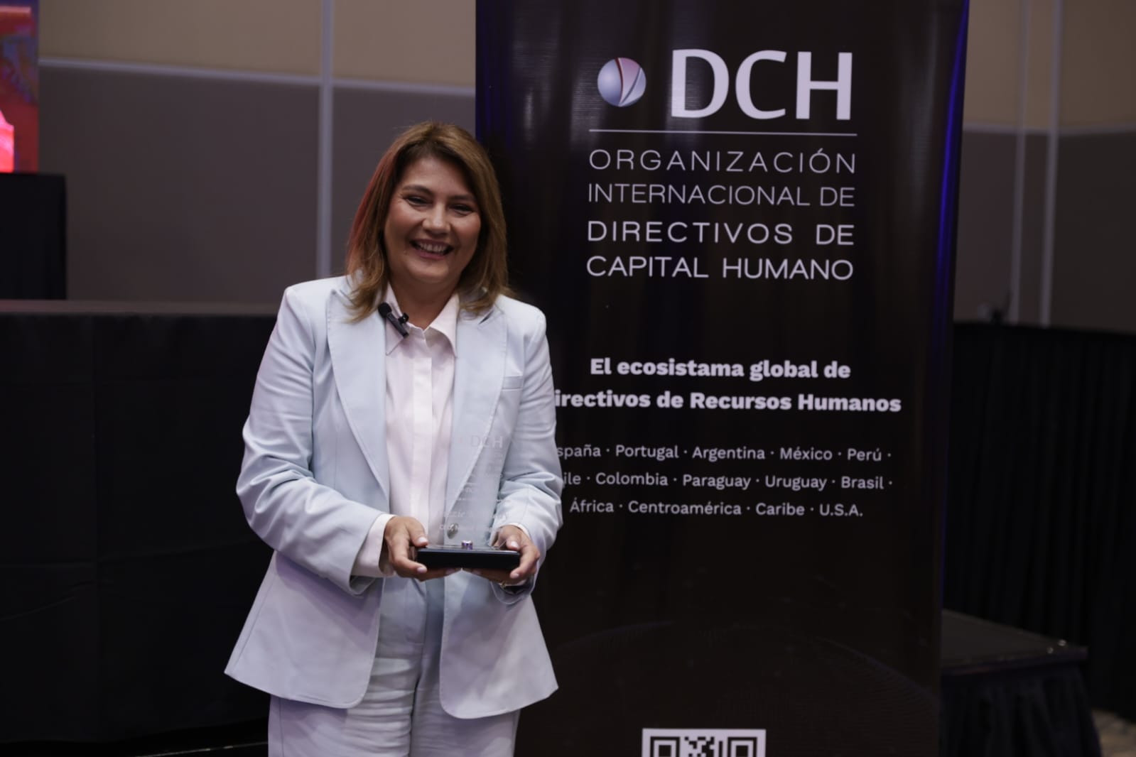 El Encuentro Anual DCH Paraguay reúne a CEOs y CHROs para analizar la conexión estratégica entre liderazgo, talento y negocio WhatsApp Image 2026 06 04 at 15.49.04 1