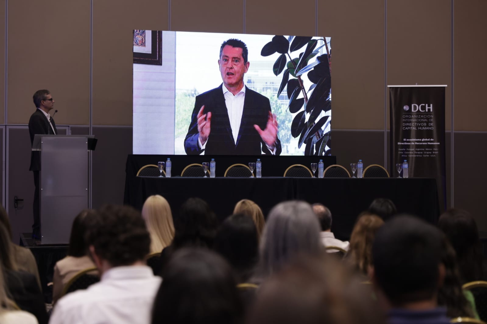 El Encuentro Anual DCH Paraguay reúne a CEOs y CHROs para analizar la conexión estratégica entre liderazgo, talento y negocio WhatsApp Image 2026 06 04 at 16.03.38