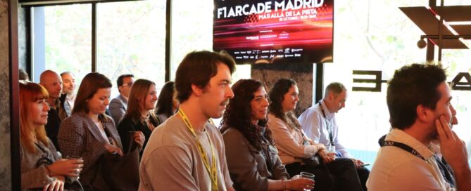 DCH conecta la Fórmula 1 con el liderazgo y la gestión del talento en un encuentro experiencial en Madrid F1 Arcade